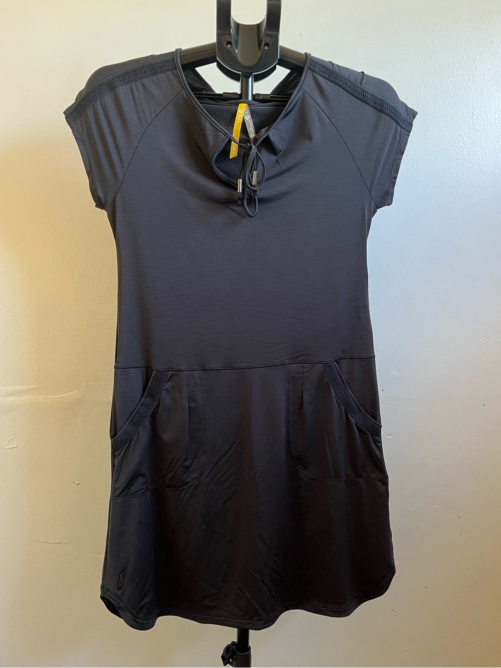 Lole Black Short Sleeve Active tennis dress neck tie & pocket’s women’s Sz. S
